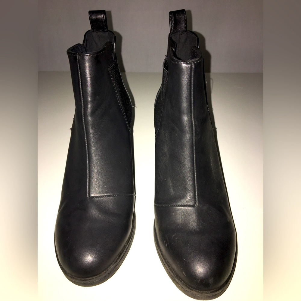 Vegan pull on ankle boots.